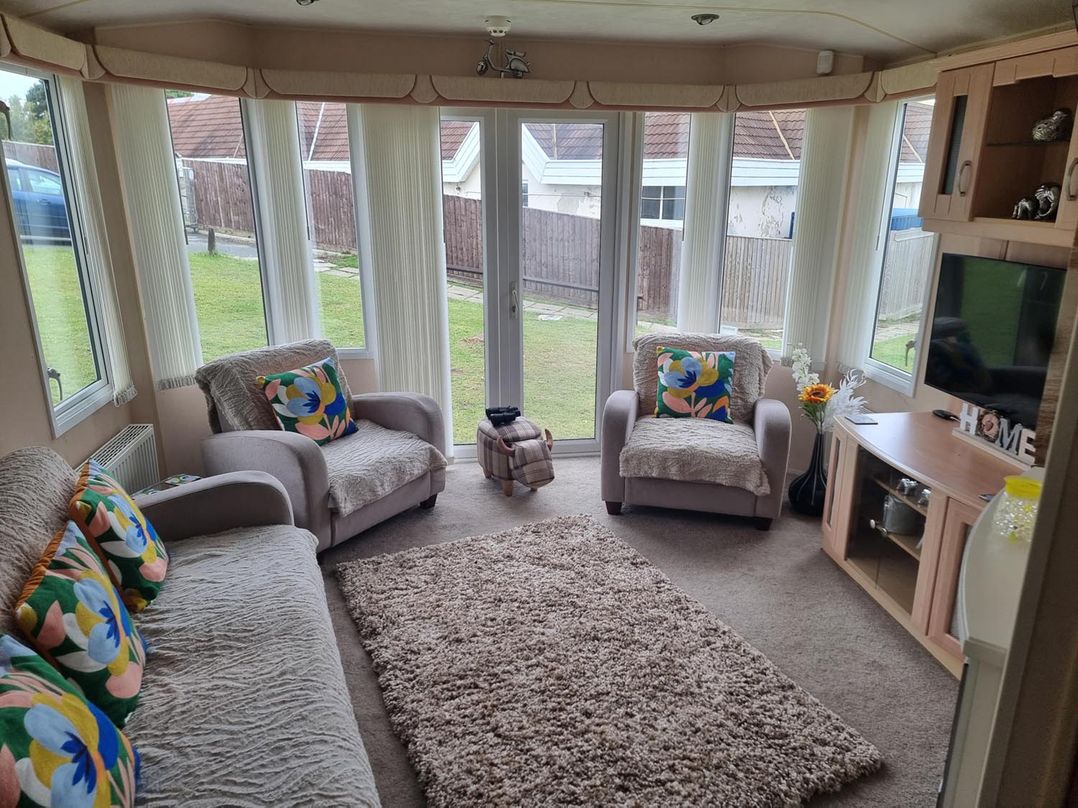 Chalet Sleeps 6 swimming pool