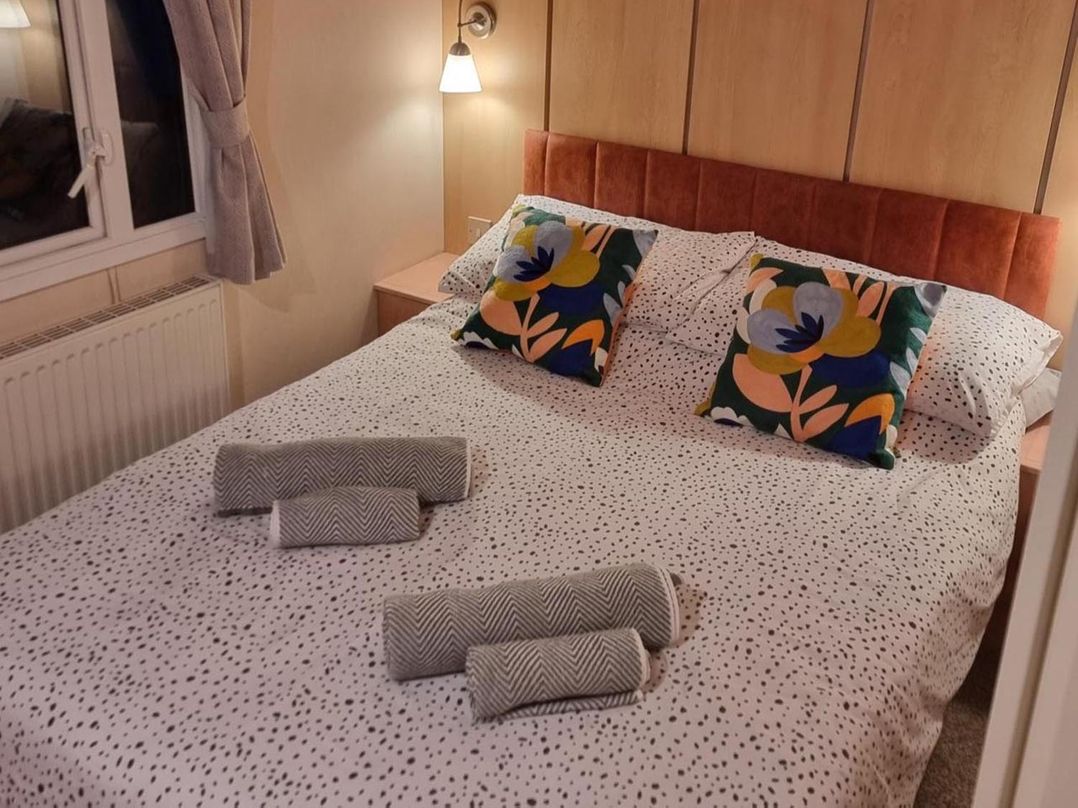 Chalet Sleeps 6 swimming pool