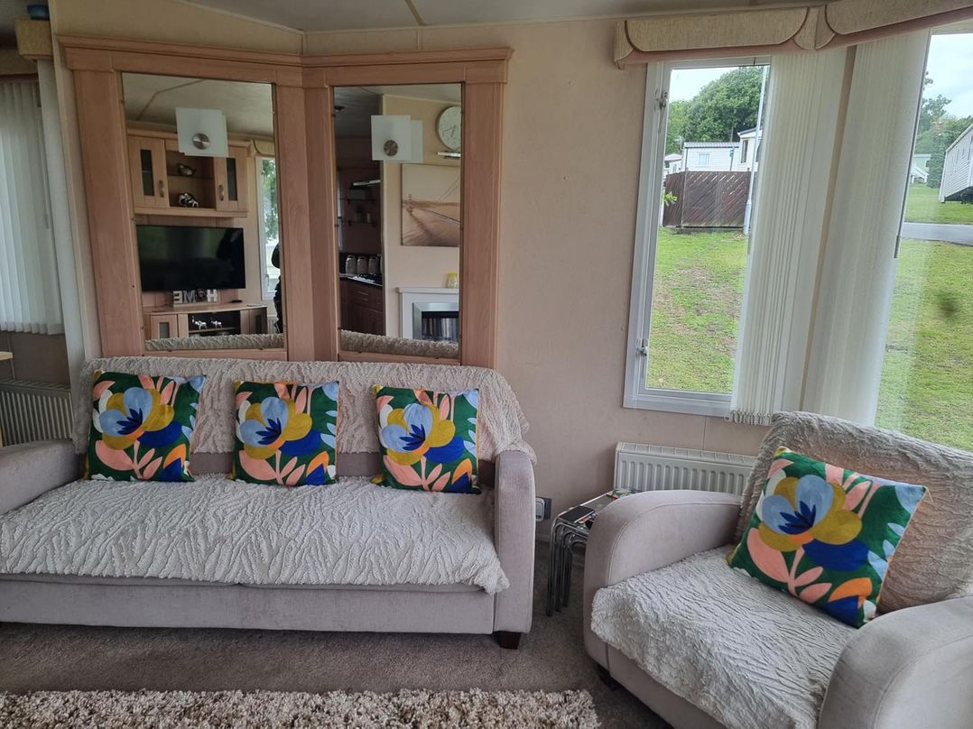 Chalet Sleeps 6 swimming pool