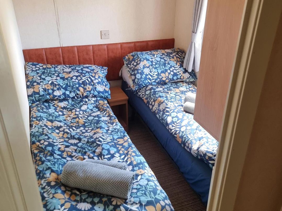 Chalet Sleeps 6 swimming pool
