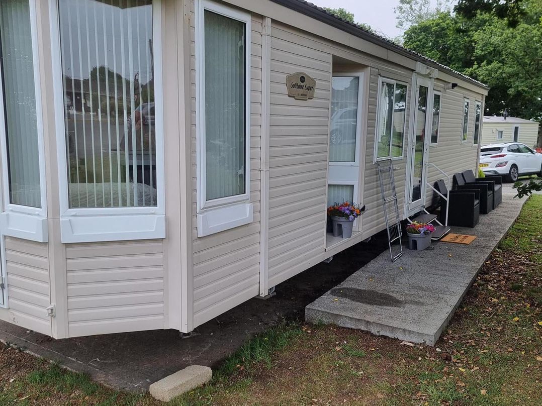 Chalet Sleeps 6 swimming pool