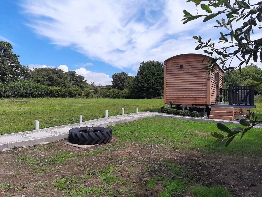 Min yr Afon Cabin  Sleeps2  Hot Tub Parking