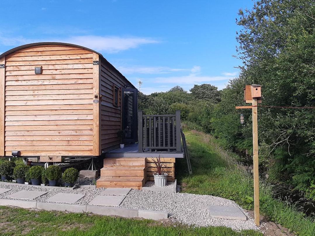 Min yr Afon Cabin  Sleeps2  Hot Tub Parking