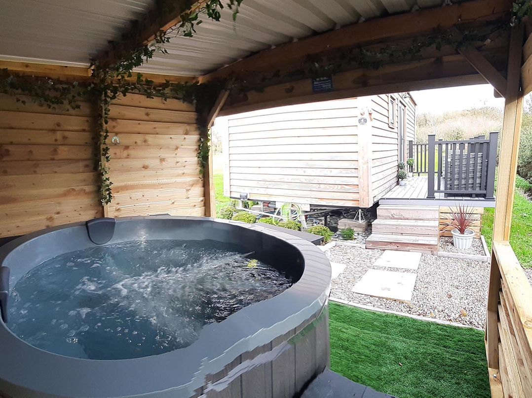 Min yr Afon Cabin  Sleeps2  Hot Tub Parking