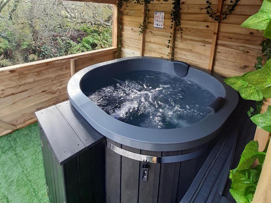 Min yr Afon Cabin  Sleeps2  Hot Tub Parking