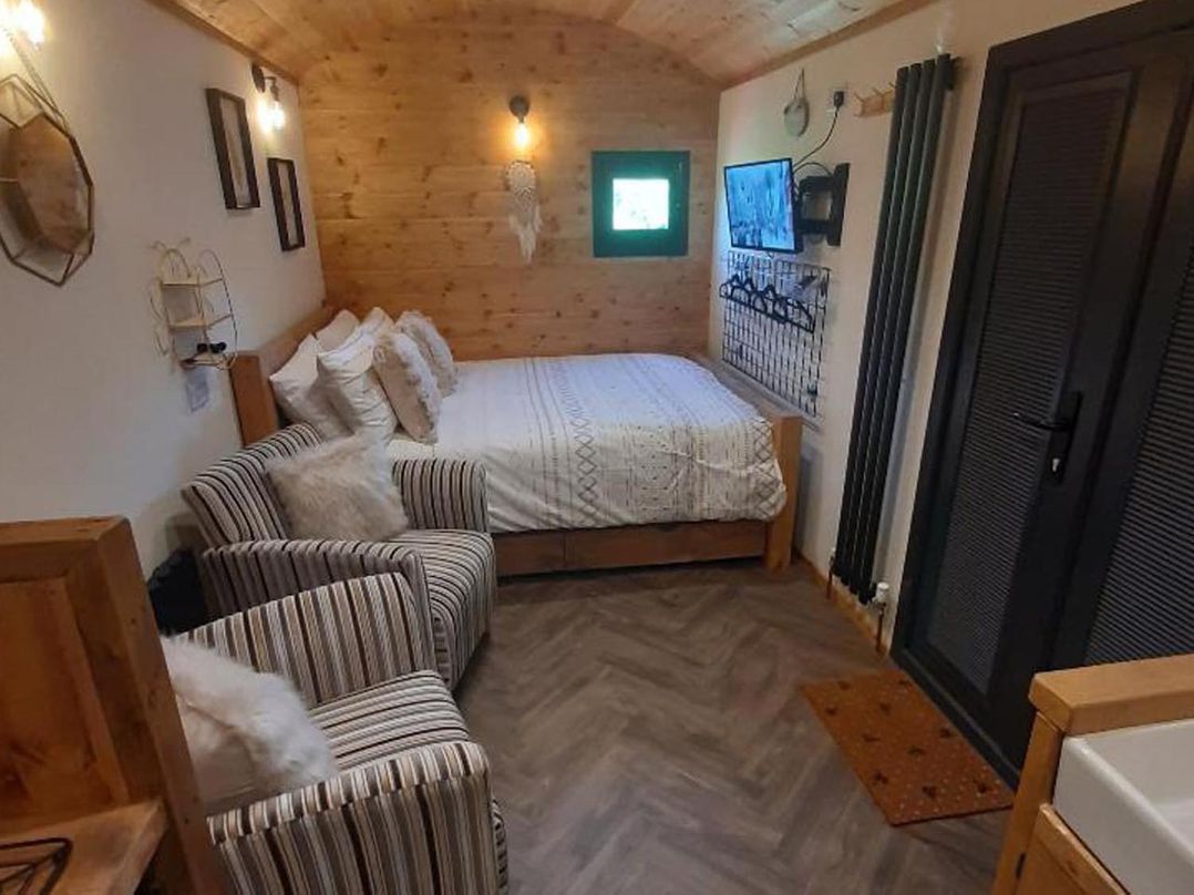 Min yr Afon Cabin  Sleeps2  Hot Tub Parking