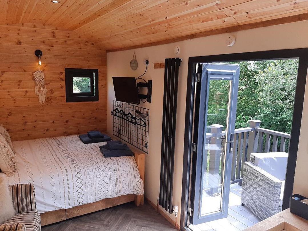Min yr Afon Cabin  Sleeps2  Hot Tub Parking