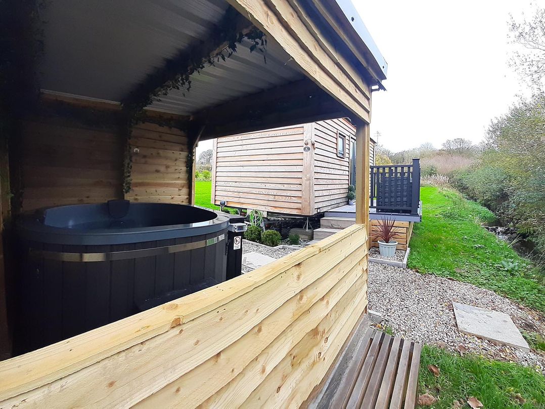 Min yr Afon Cabin  Sleeps2  Hot Tub Parking