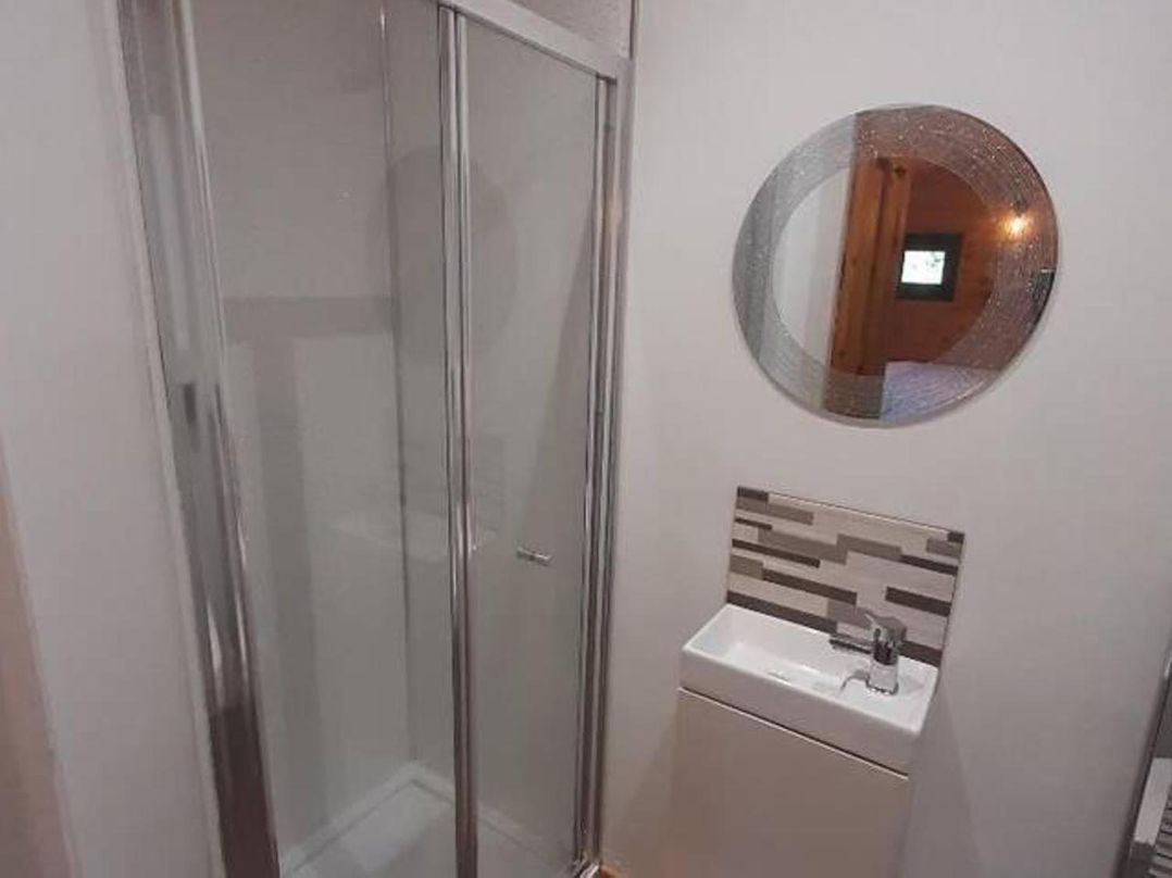 Min yr Afon Cabin  Sleeps2  Hot Tub Parking
