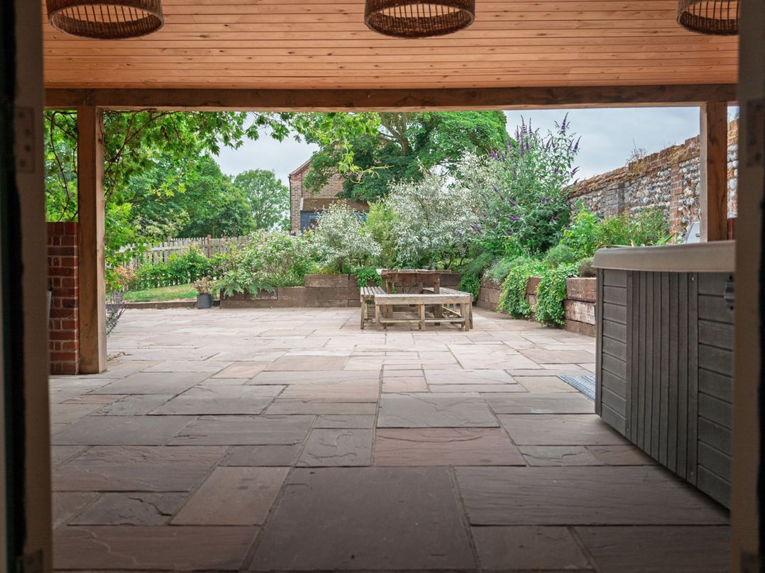 North Norfolk Garden Retreat with Private Hot Tub