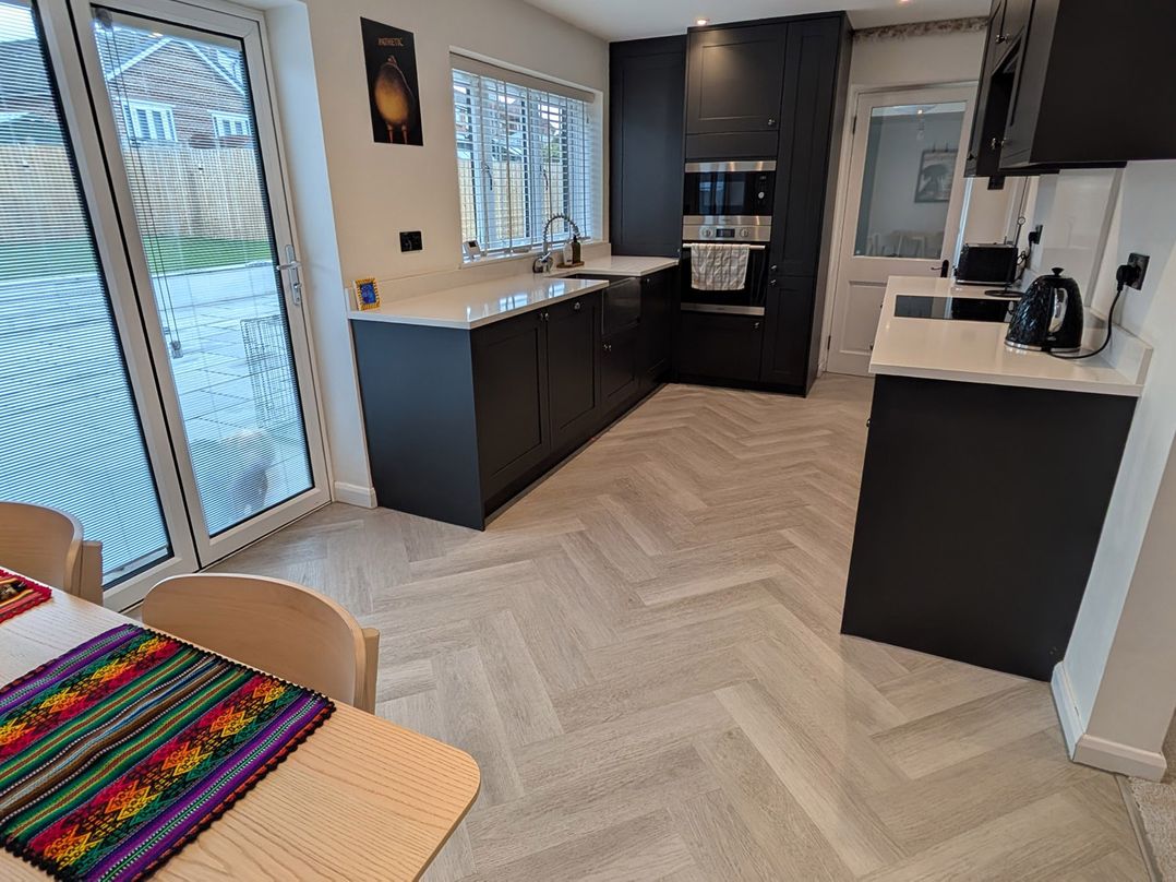 3 Bed Sleeps 5 Garden Parking Pets