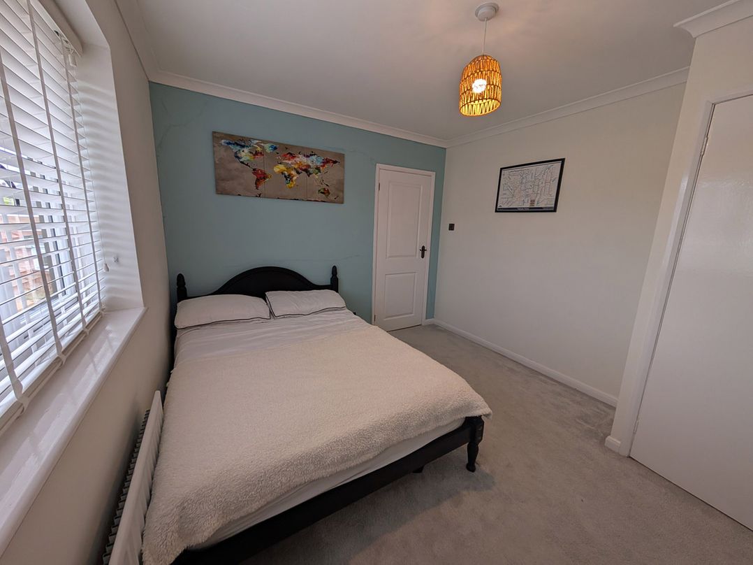 3 Bed Sleeps 5 Garden Parking Pets
