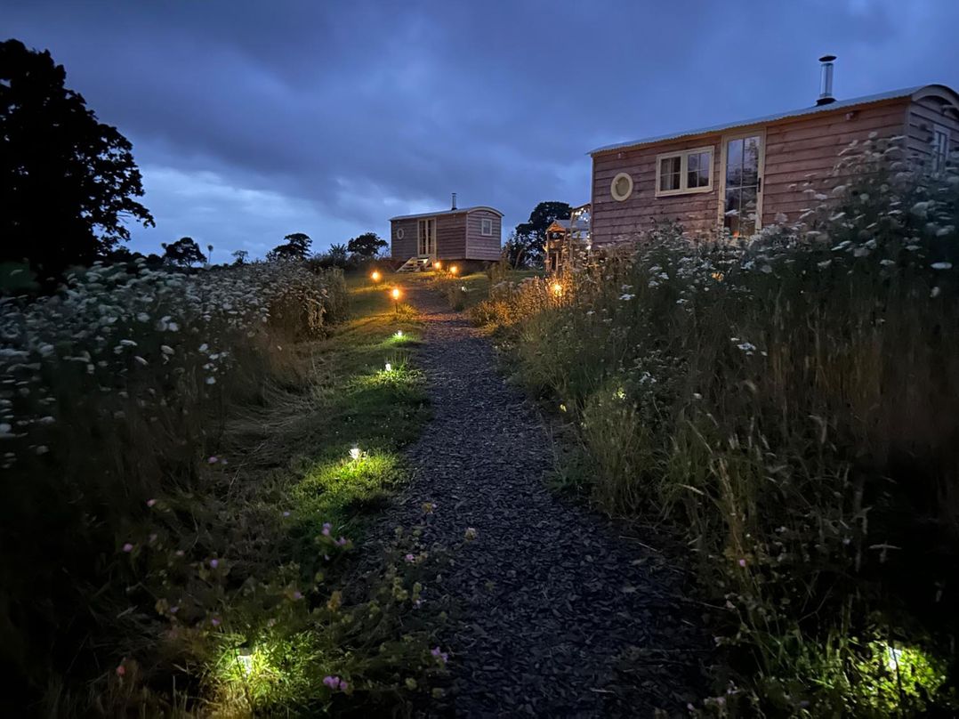 Cosy Luxury Owls Roost Hut with Private Hot Tub