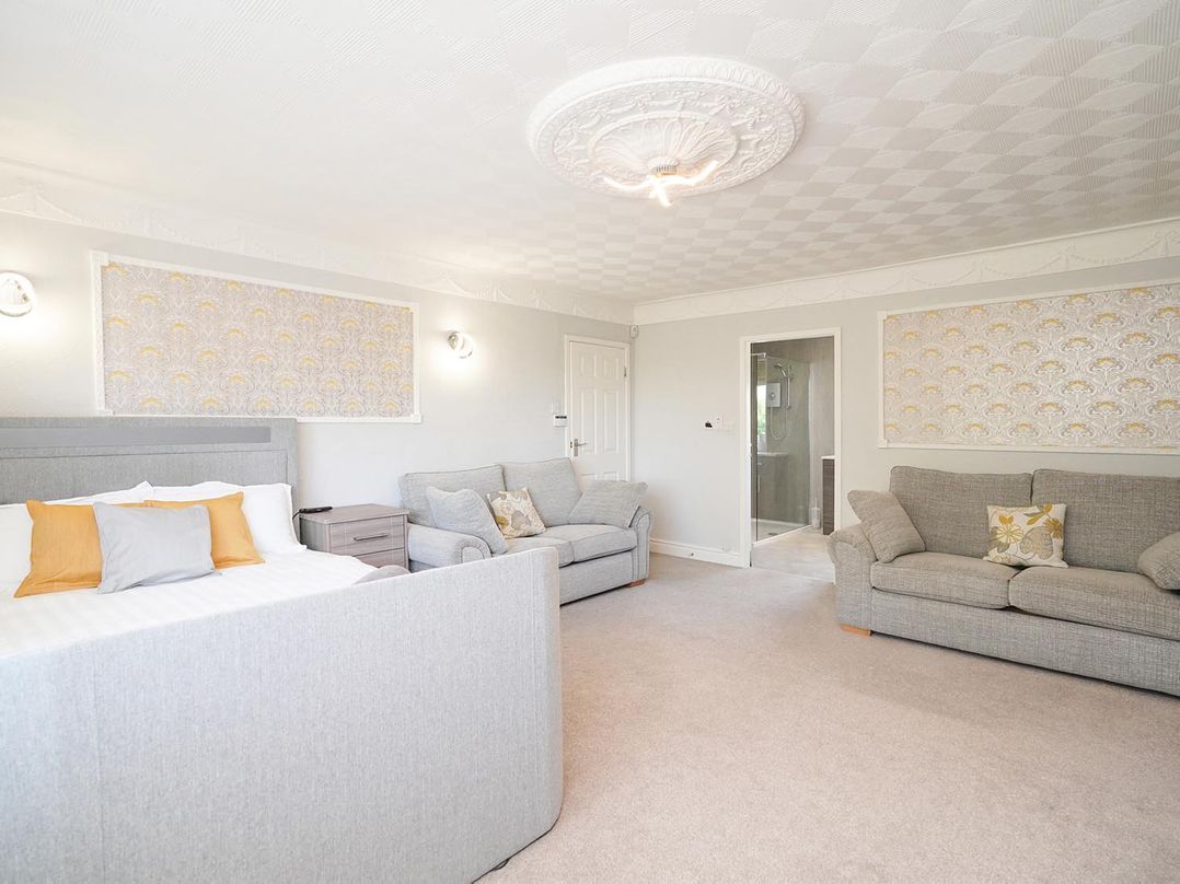 RentMySpaHome with Swimming Pool Hot Tub and Sauna