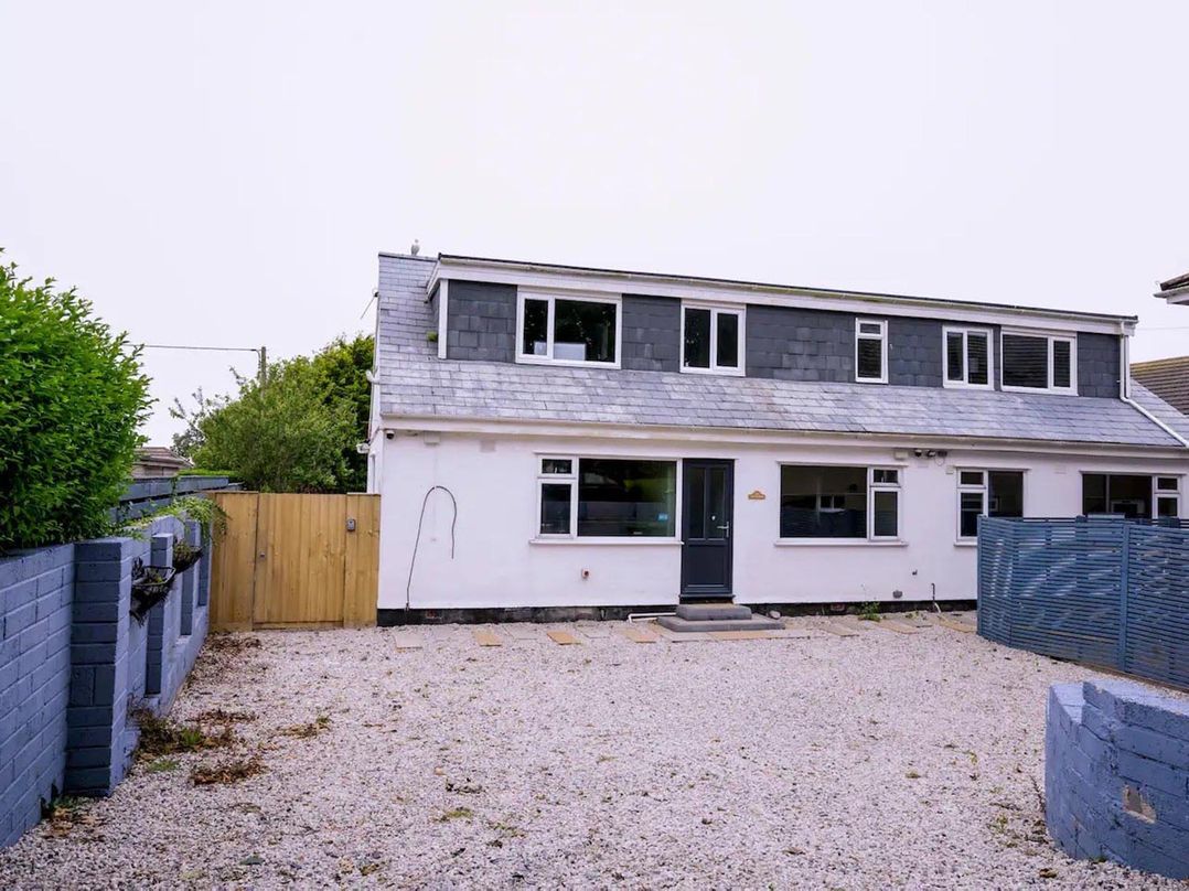 1 Bedroom Apartment Sleeps 2  Pets Welcome