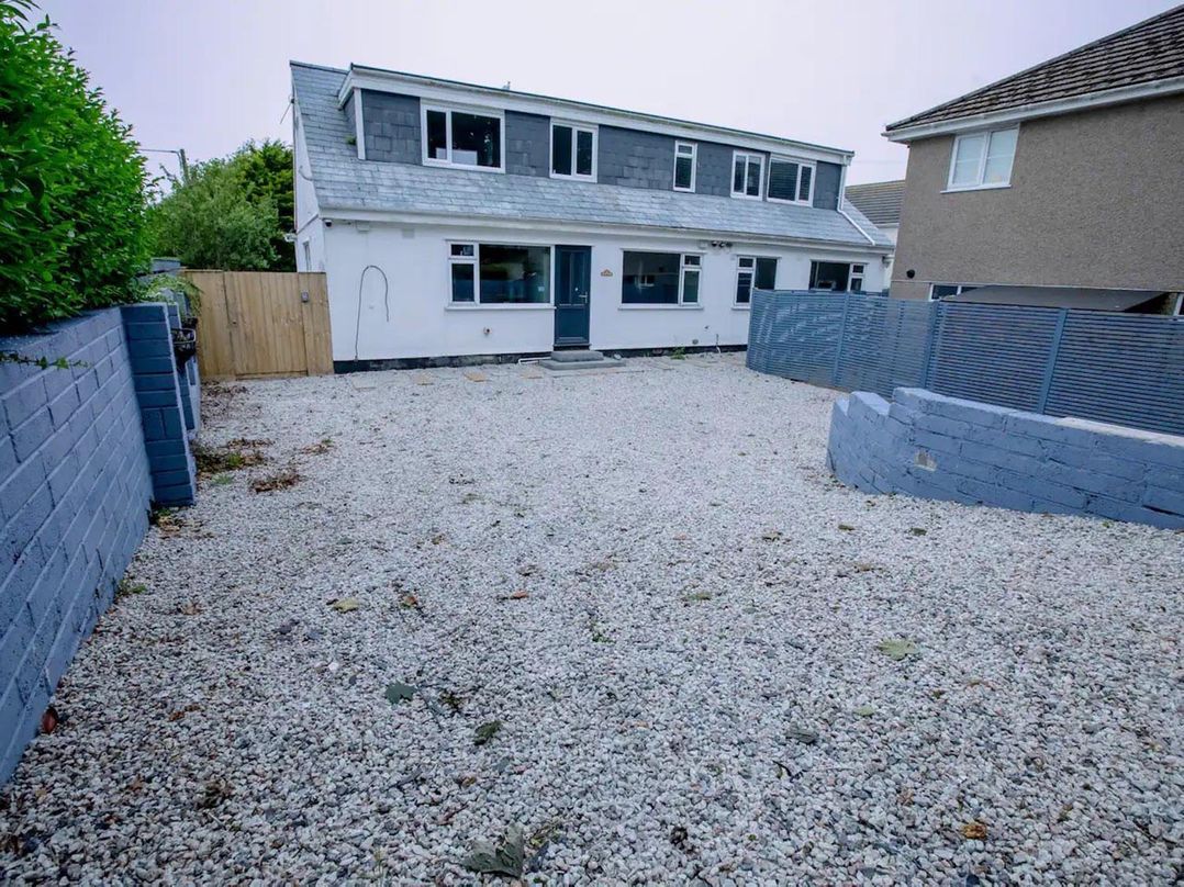 1 Bedroom Apartment Sleeps 2  Pets Welcome