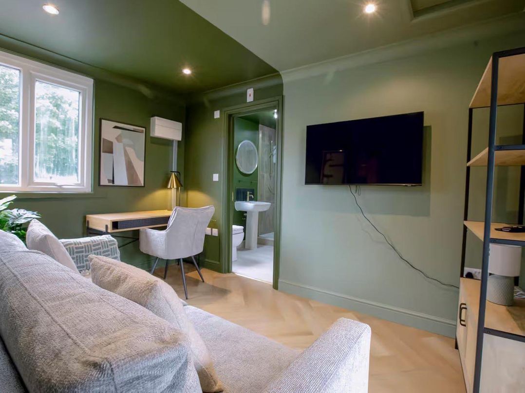 1 Bedroom Apartment Sleeps 2  Pets Welcome