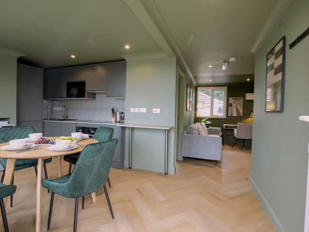 1 Bedroom Apartment Sleeps 2  Pets Welcome