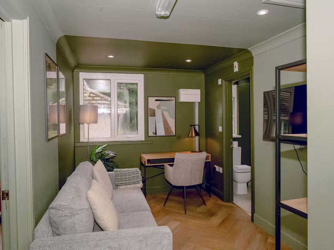 1 Bedroom Apartment Sleeps 2  Pets Welcome