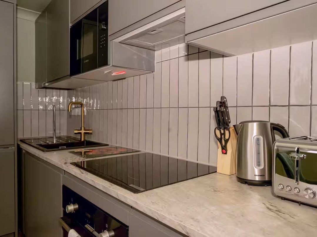 1 Bedroom Apartment Sleeps 2  Pets Welcome