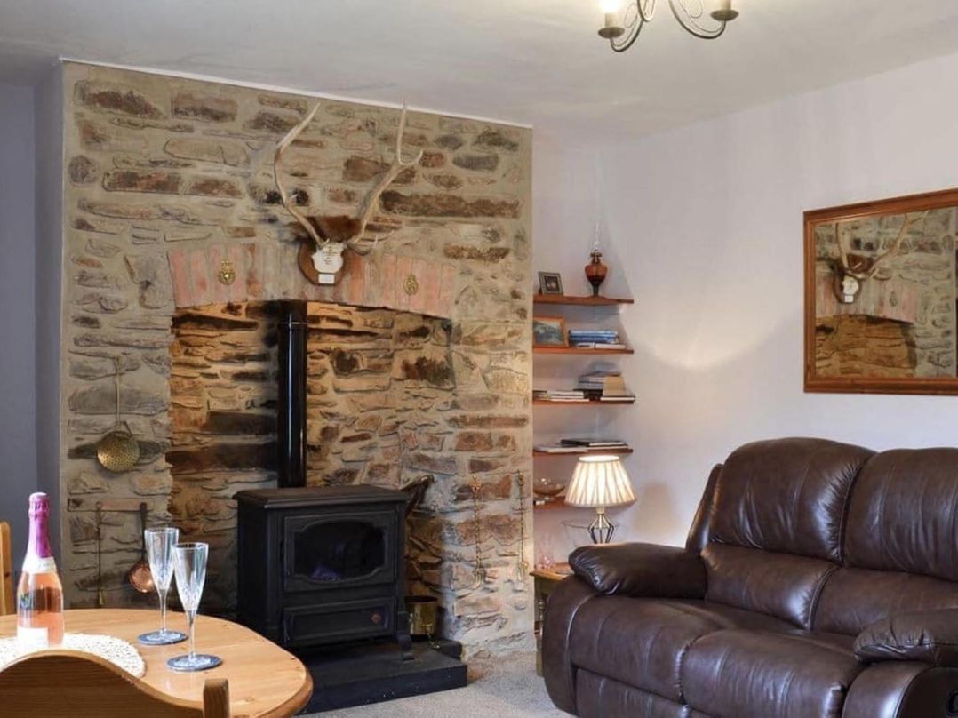 1 Bed House Garden Parking Pets Allowed
