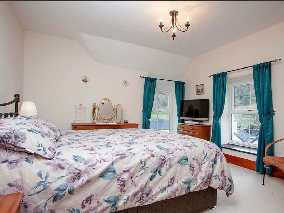 1 Bed House Garden Parking Pets Allowed