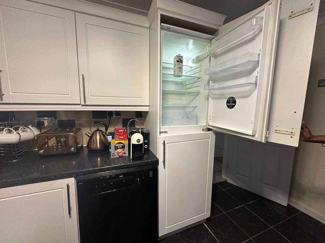 4 Bed House Sleeps 8 Pets Parking Wifi