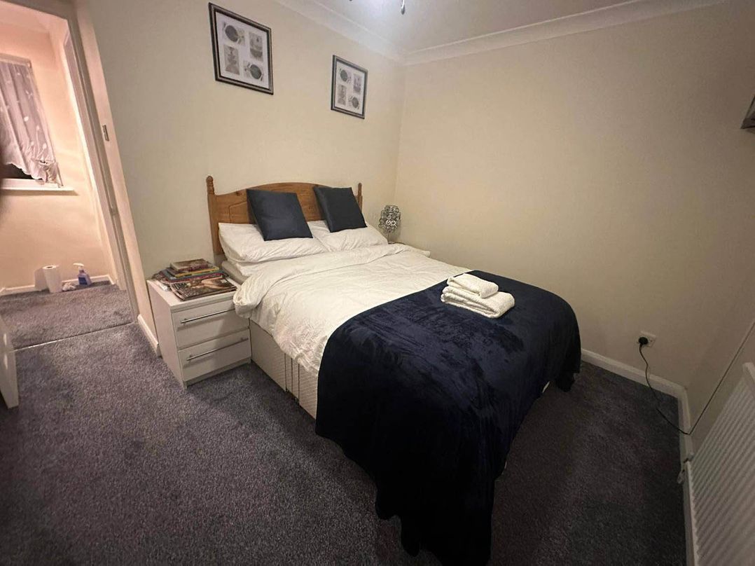 4 Bed House Sleeps 8 Pets Parking Wifi