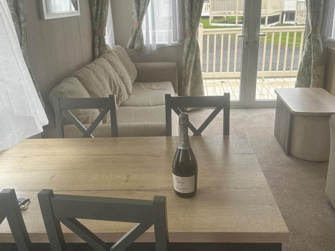 Charming Caravan in beautiful Seton Sands
