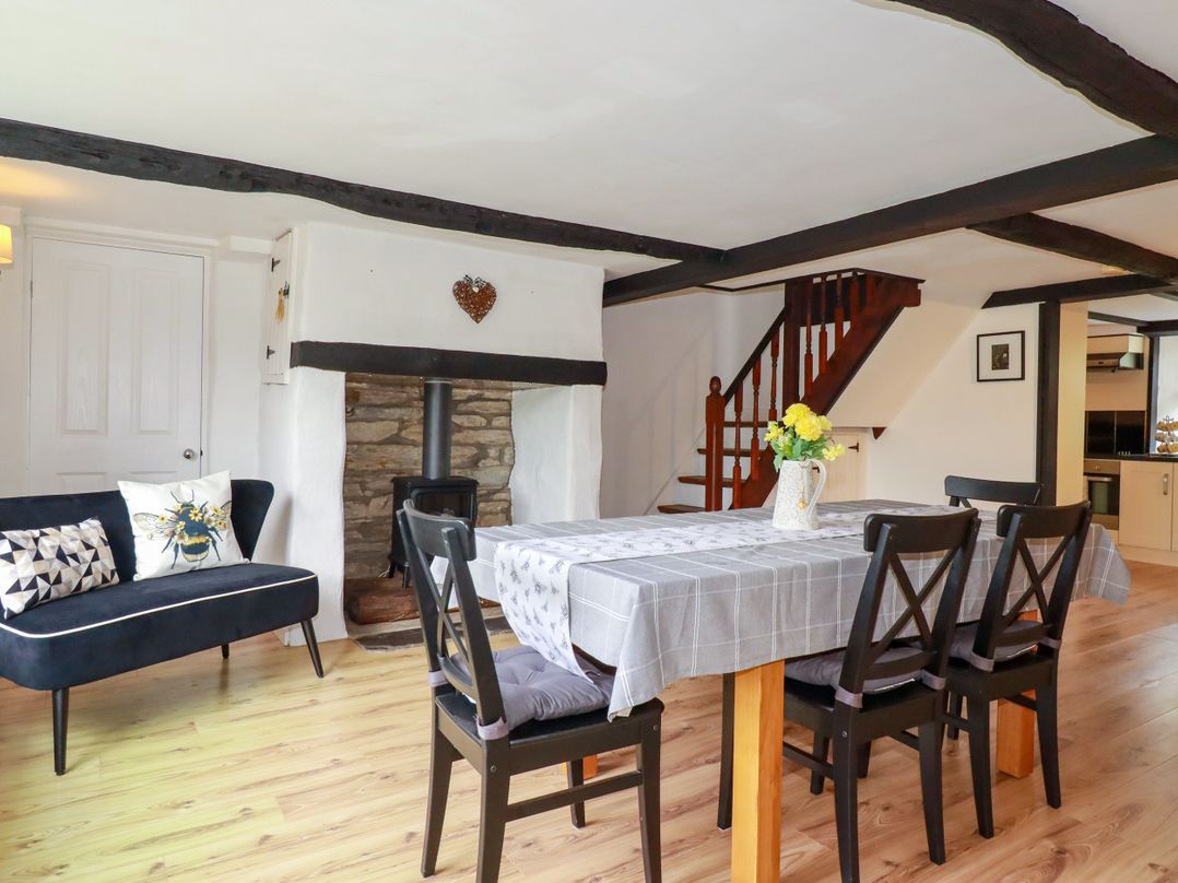 Honey Bee Cottage