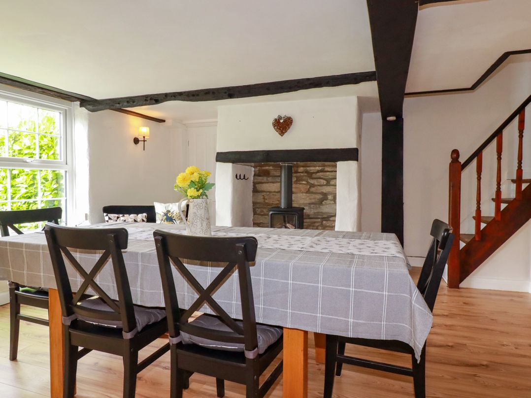 Honey Bee Cottage
