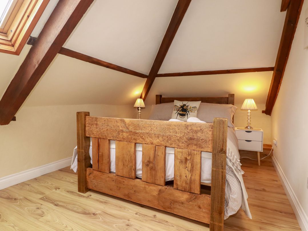 Honey Bee Cottage