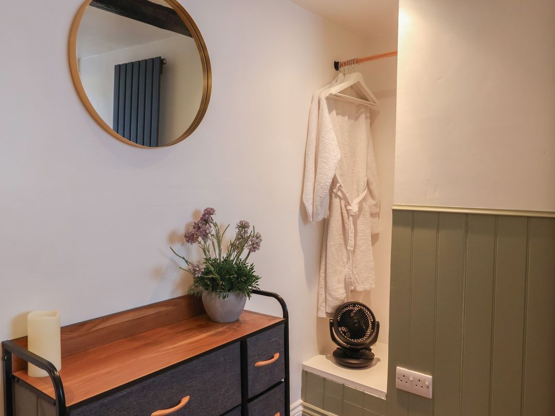 Old Cottages: 1 bed