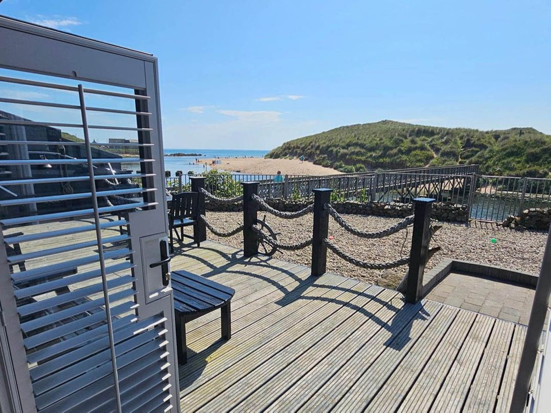 2 Bed Cottage Sleeps 4 Harbour Sea View