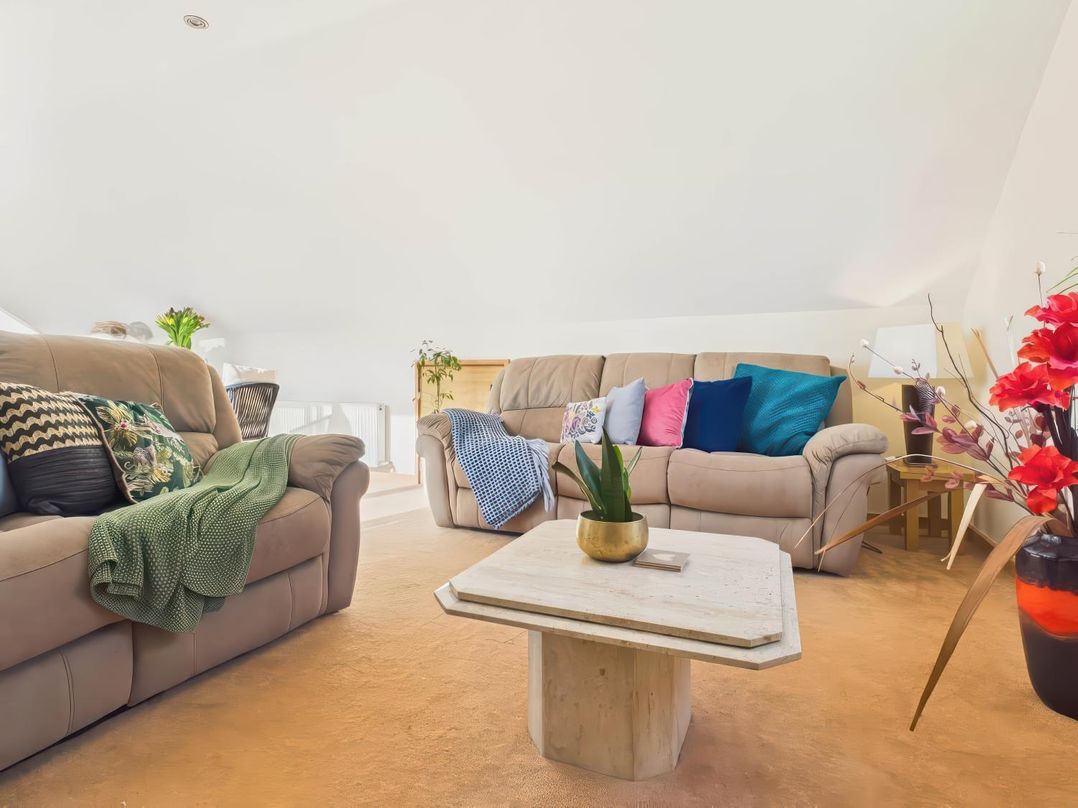 Apartment Sleeps 4 Enclosed Garden Pets Welcome