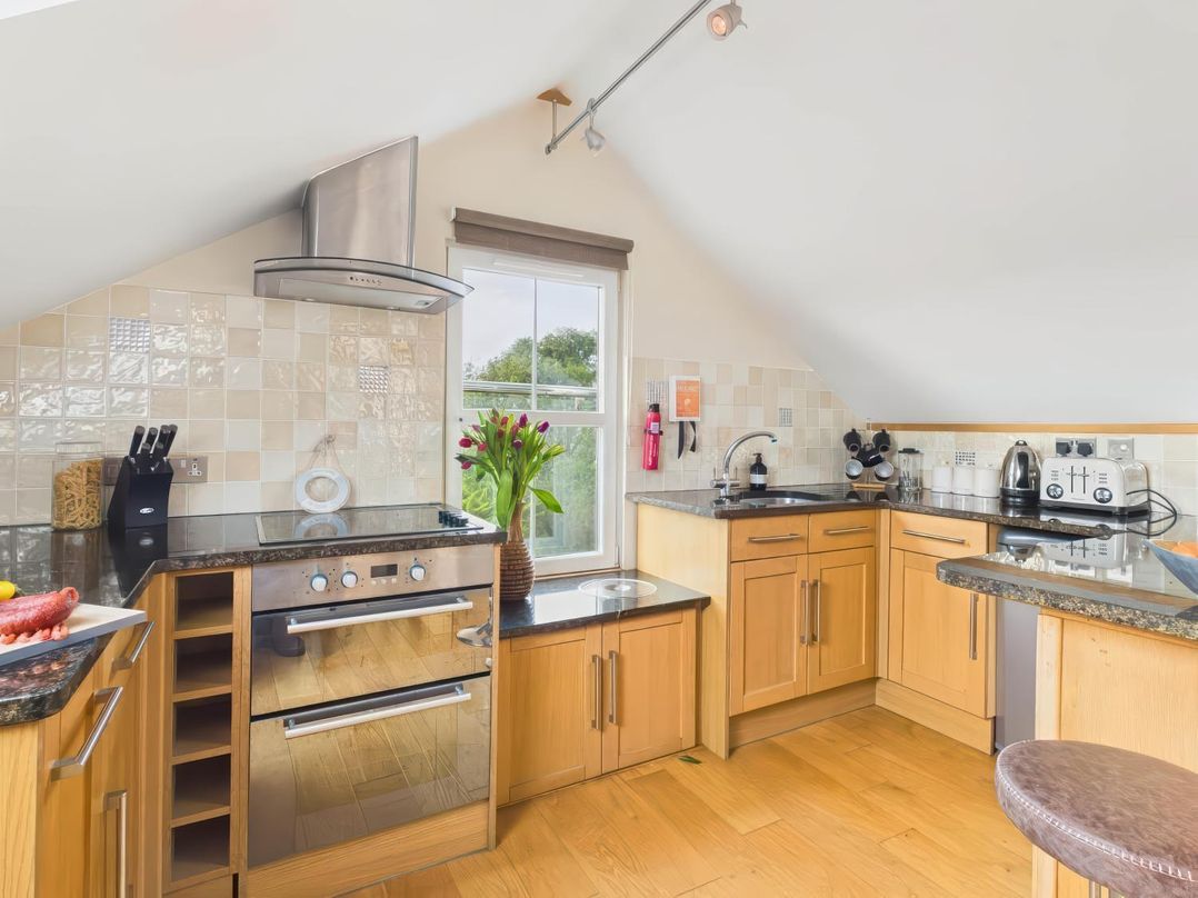 Apartment Sleeps 4 Enclosed Garden Pets Welcome