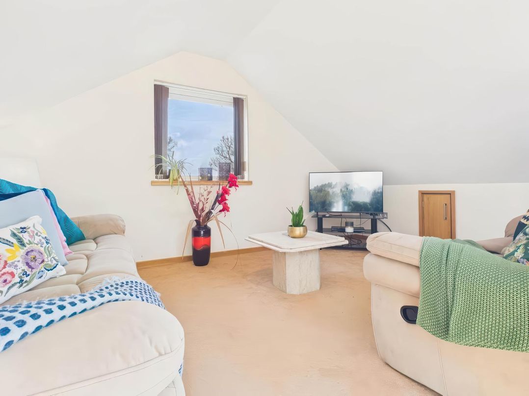 Apartment Sleeps 4 Enclosed Garden Pets Welcome