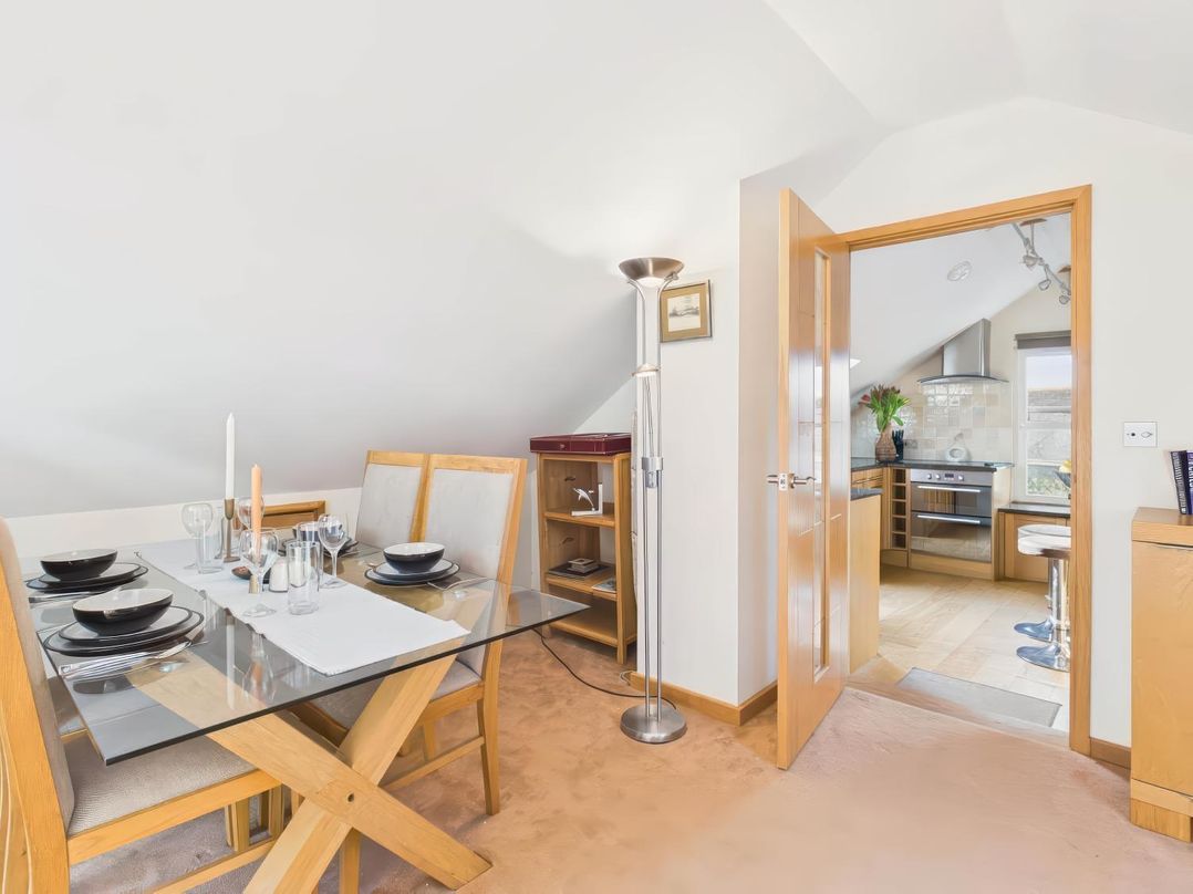 Apartment Sleeps 4 Enclosed Garden Pets Welcome