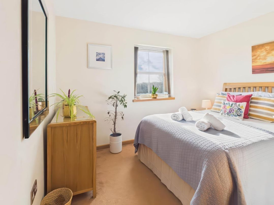 Apartment Sleeps 4 Enclosed Garden Pets Welcome
