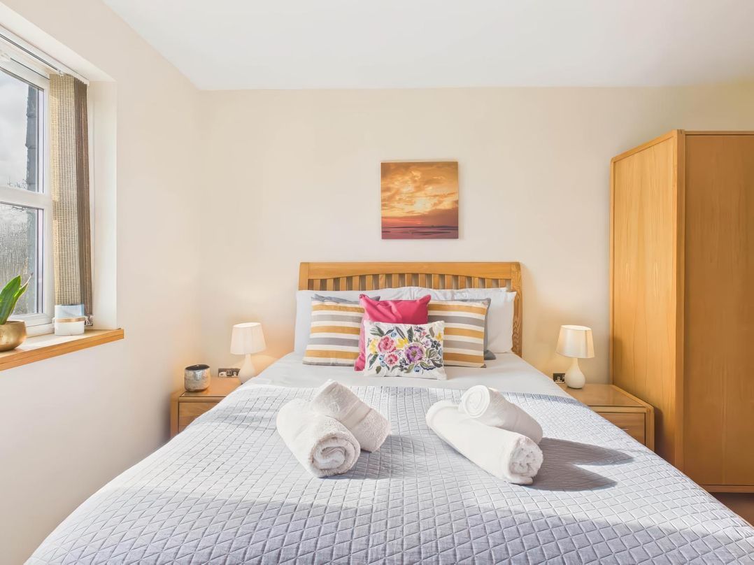 Apartment Sleeps 4 Enclosed Garden Pets Welcome