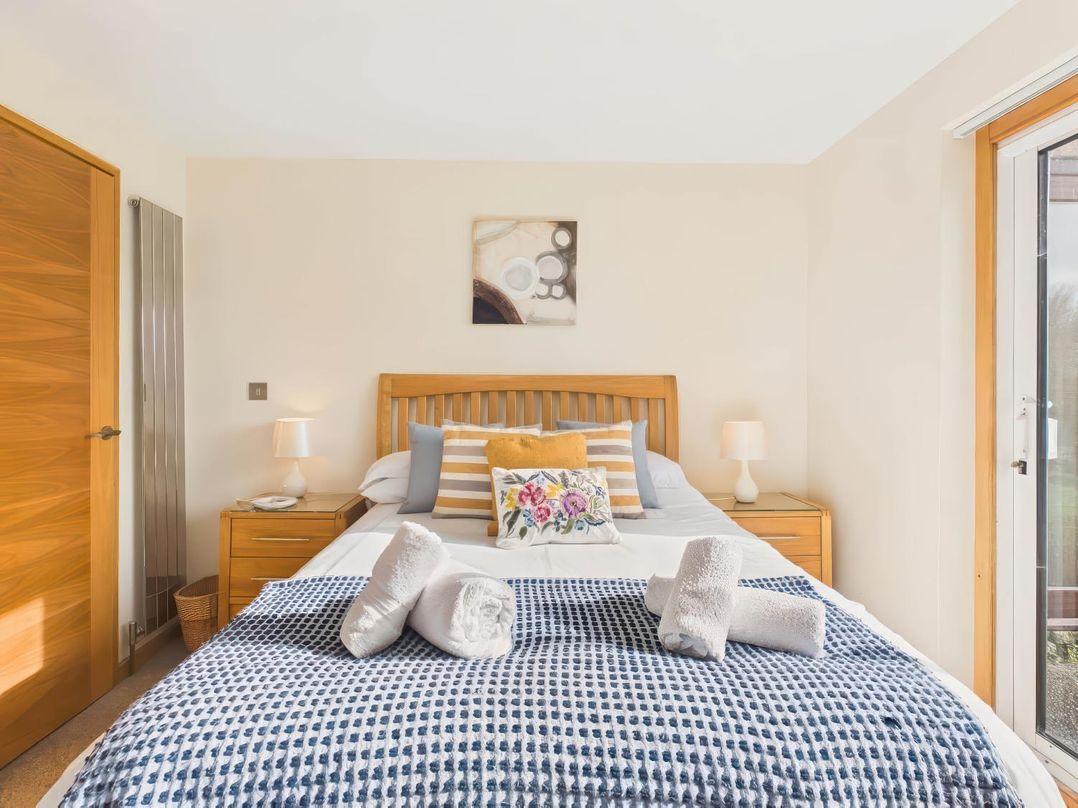 Apartment Sleeps 4 Enclosed Garden Pets Welcome