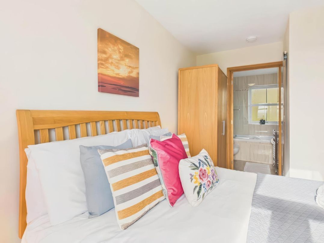 Apartment Sleeps 4 Enclosed Garden Pets Welcome