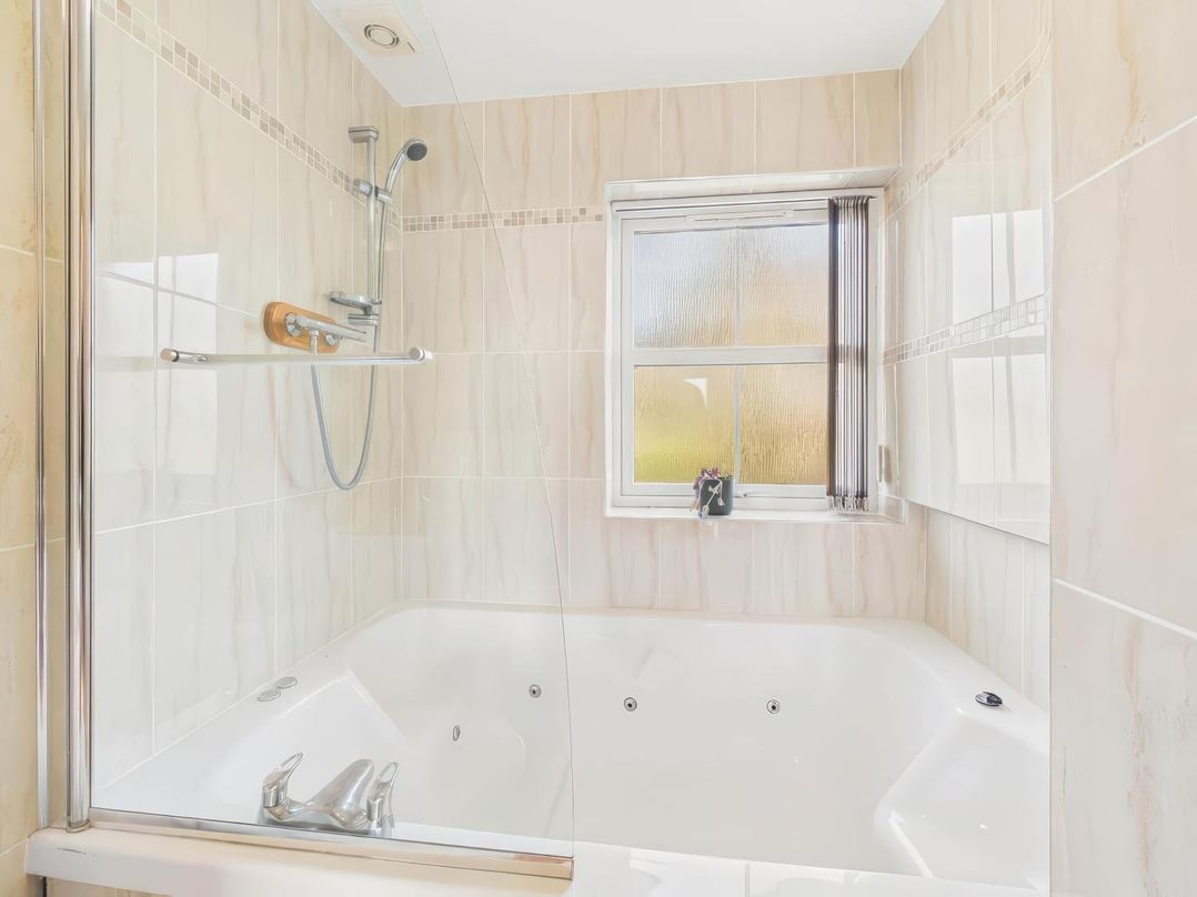 Apartment Sleeps 4 Enclosed Garden Pets Welcome