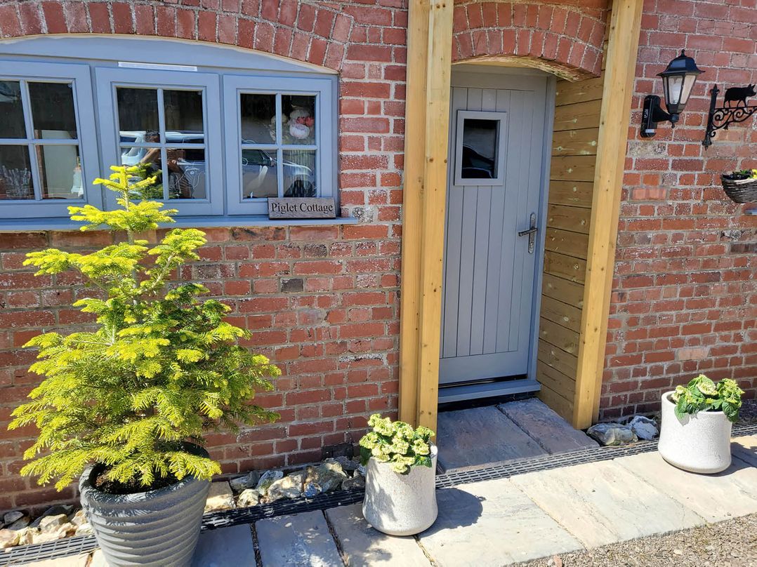 3 Bedroom Cottage Hot Tub Garden Parking