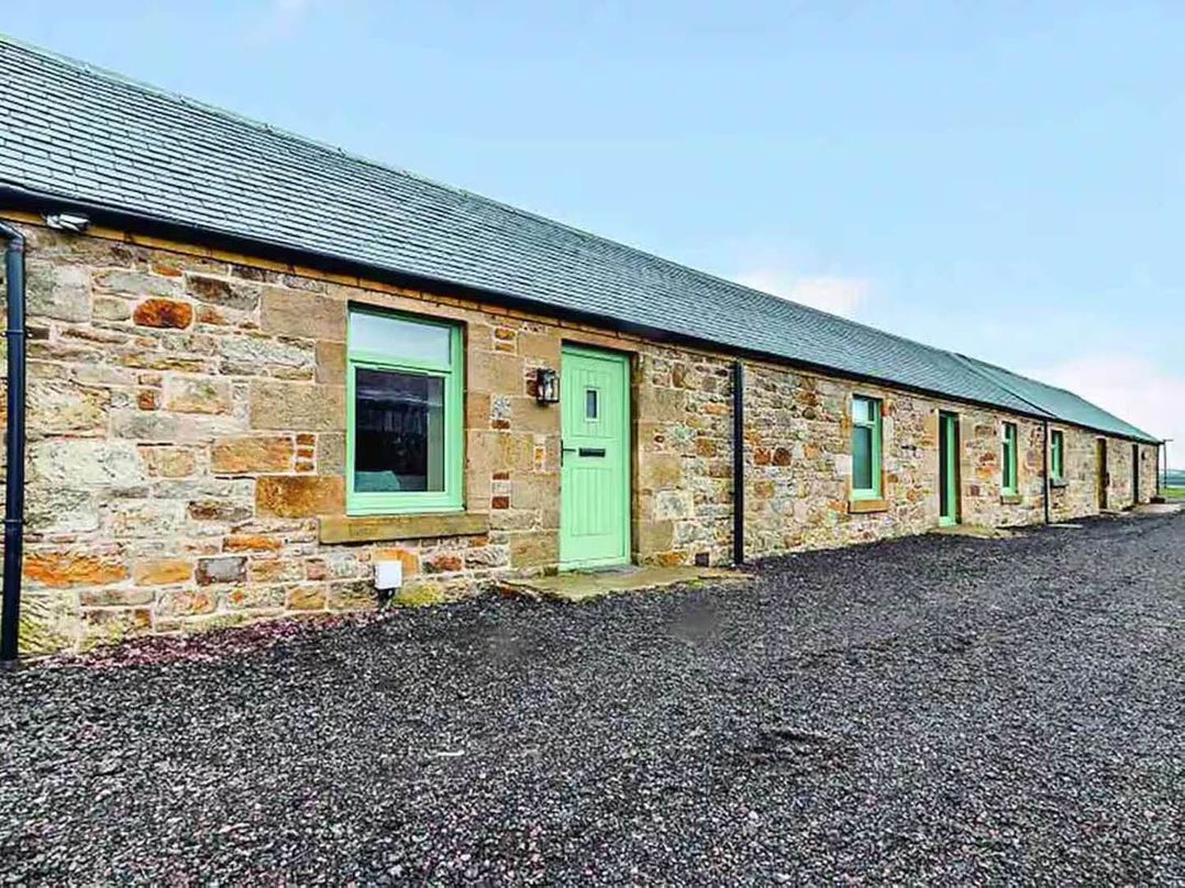 Cottage Sleeps 6 with Hot Tub and Bbq Hut