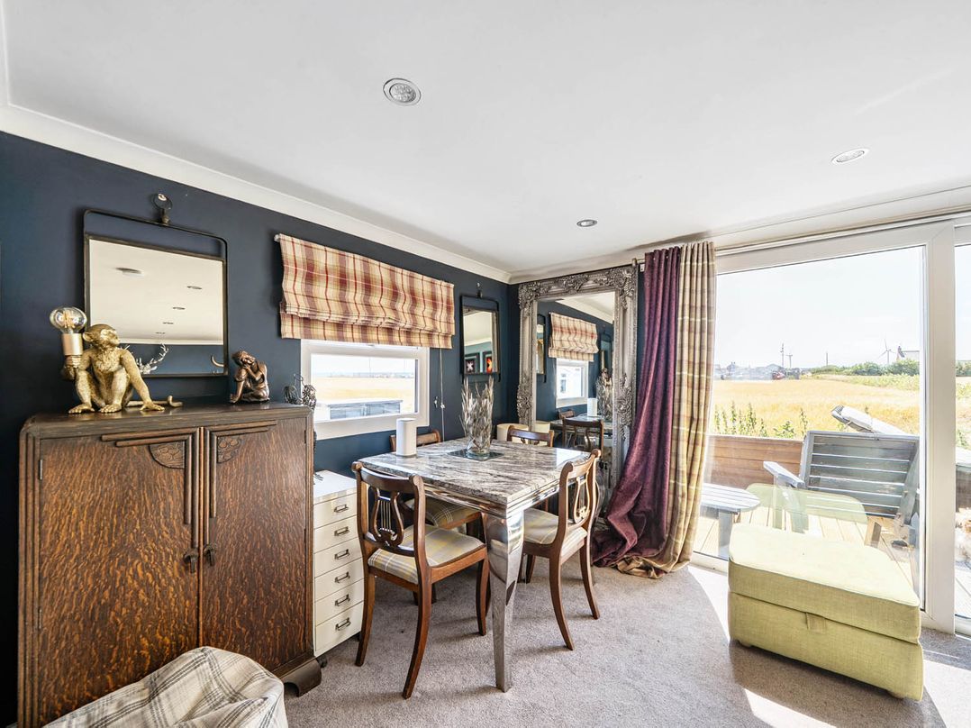 2Bed Chalet Sleeps 5 Dogs Free Parking SeaView