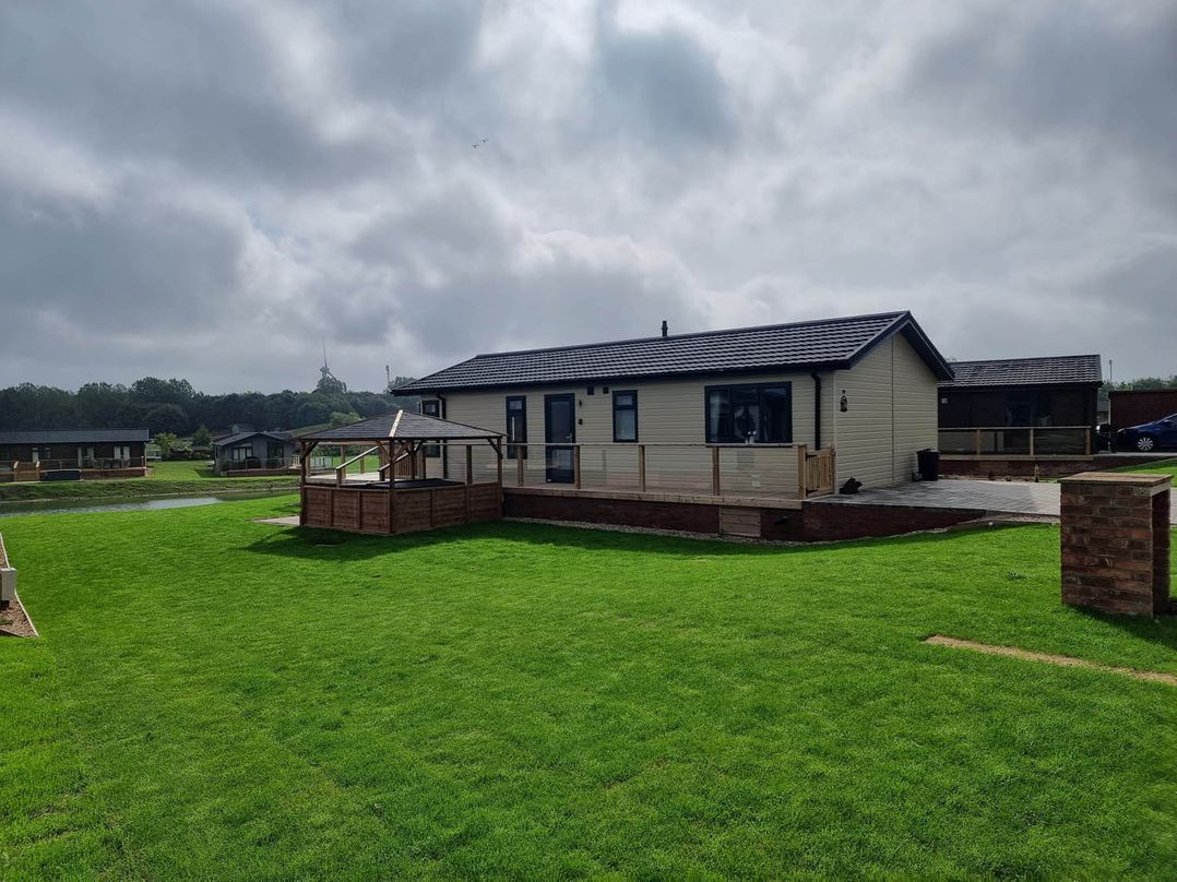 Pet Friendly 2Bed Luxury Lodge in Routh HotTub