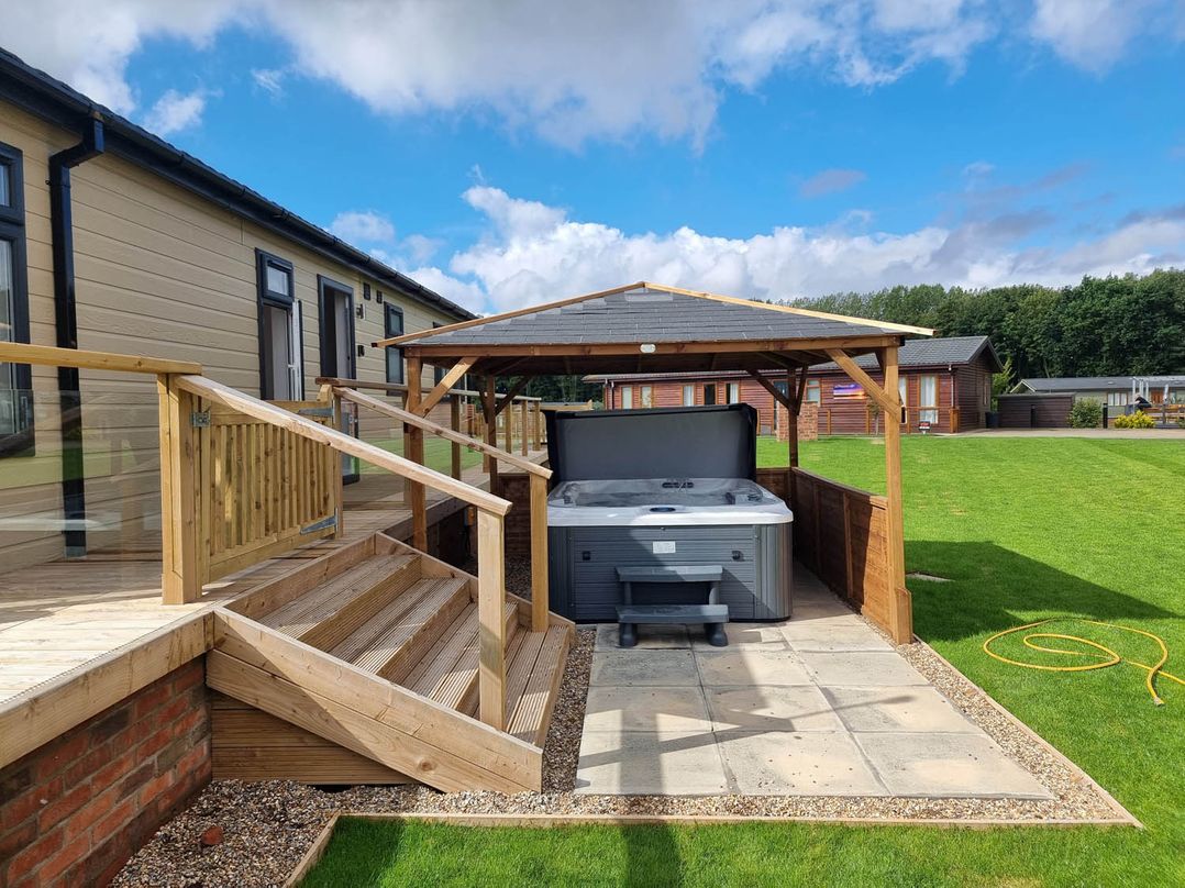 Pet Friendly 2Bed Luxury Lodge in Routh HotTub