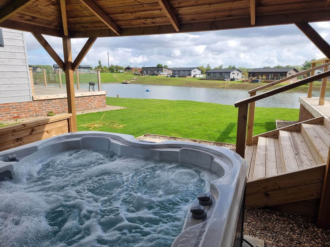 Pet Friendly 2Bed Luxury Lodge in Routh HotTub
