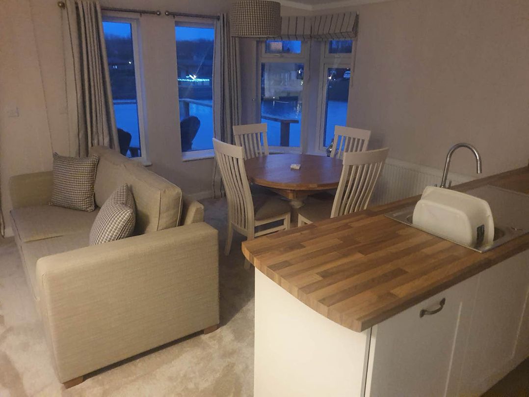 Pet Friendly 2Bed Luxury Lodge in Routh HotTub